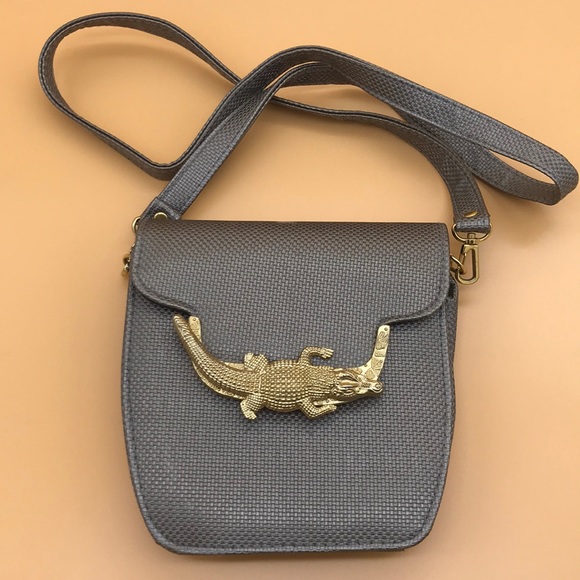 Handbags - Vintage pewter colored purse with alligator clasp